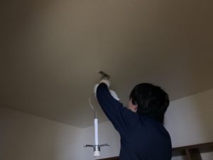 名古屋市緑区の集合住宅にてペンダントライトのコード長調節及び取付電気工事