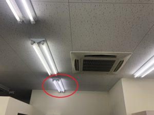 三重県四日市市のオフィスにて蛍光灯安定器の取替電気工事