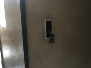 名古屋市の公営住宅にてスイッチの取替電気工事