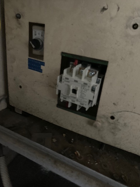 名古屋市中区　電磁接触器の取替、自動点灯ライト修理の電気設備工事