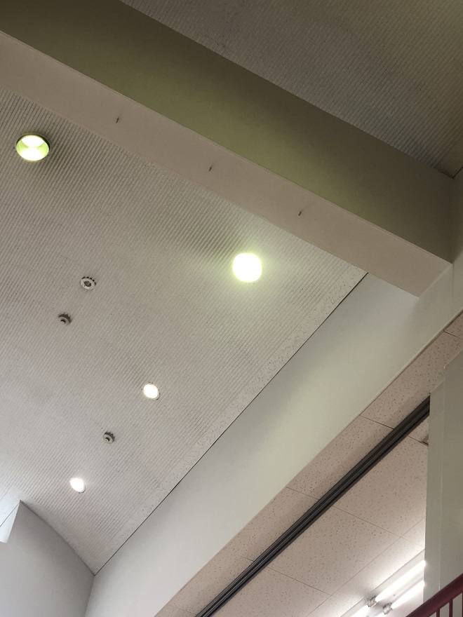愛知県大治町　商業施設内の高天井ダウンライトランプ取替の電気設備工事